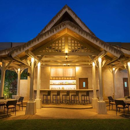 Готель Radisson Blu Cebu Екстер'єр фото The bar at the rooftop