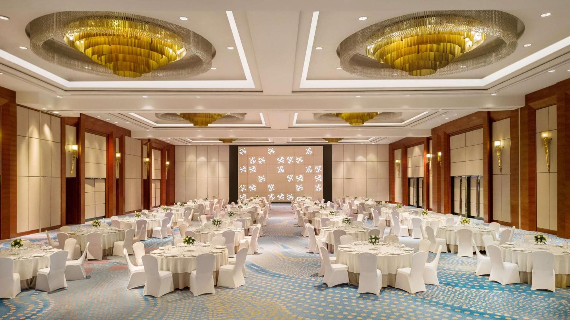 Готель Radisson Blu Cebu Екстер'єр фото The ballroom