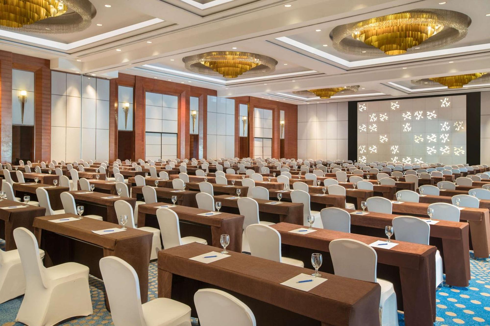 Готель Radisson Blu Cebu Екстер'єр фото The Grand Ballroom