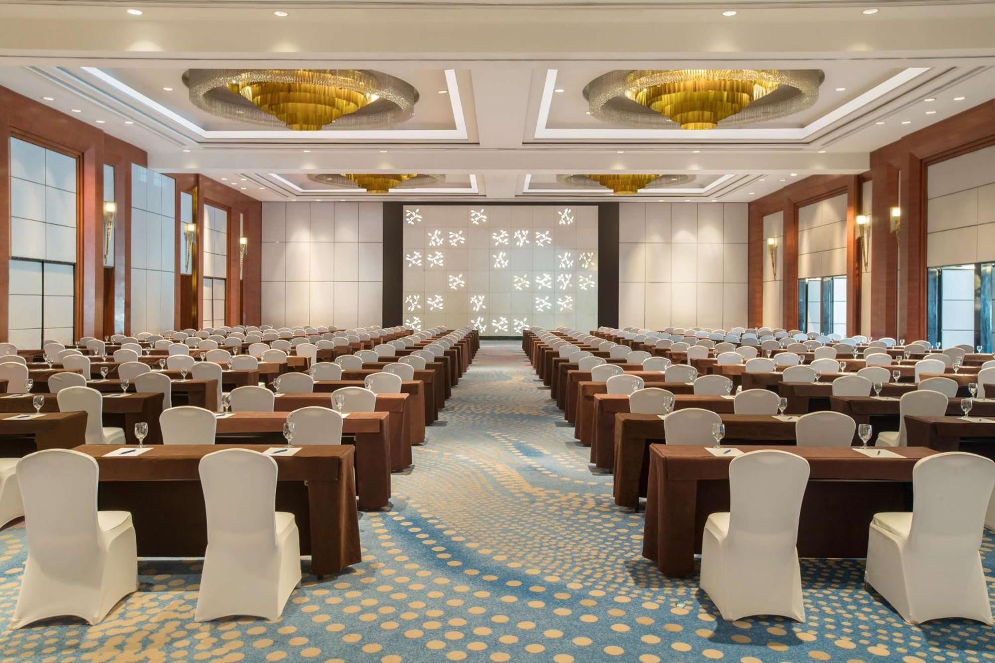 Готель Radisson Blu Cebu Екстер'єр фото The Grand Ballroom