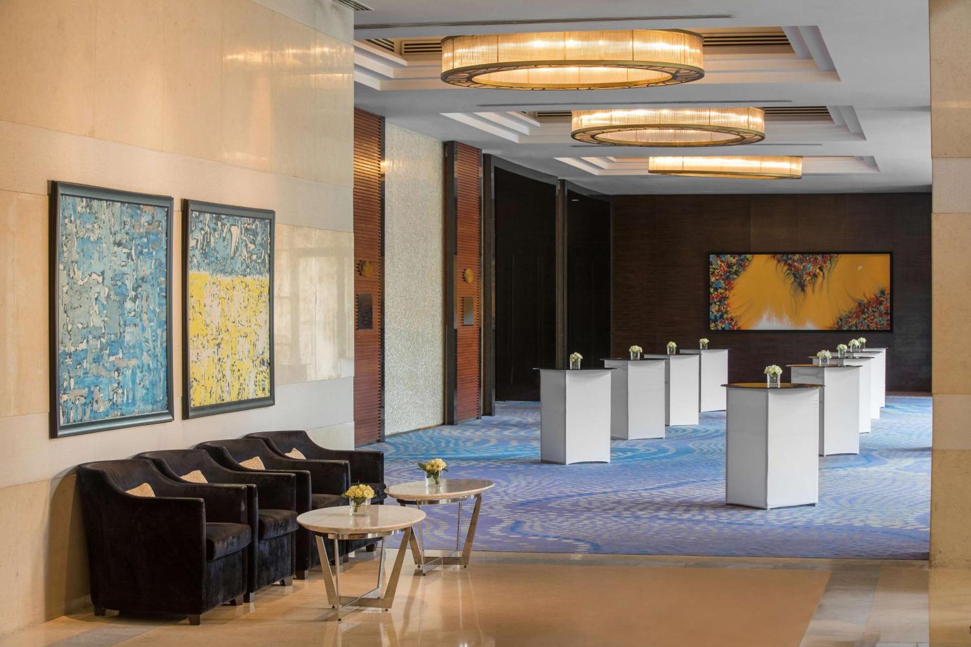 Готель Radisson Blu Cebu Екстер'єр фото The Westin Mumbai International
