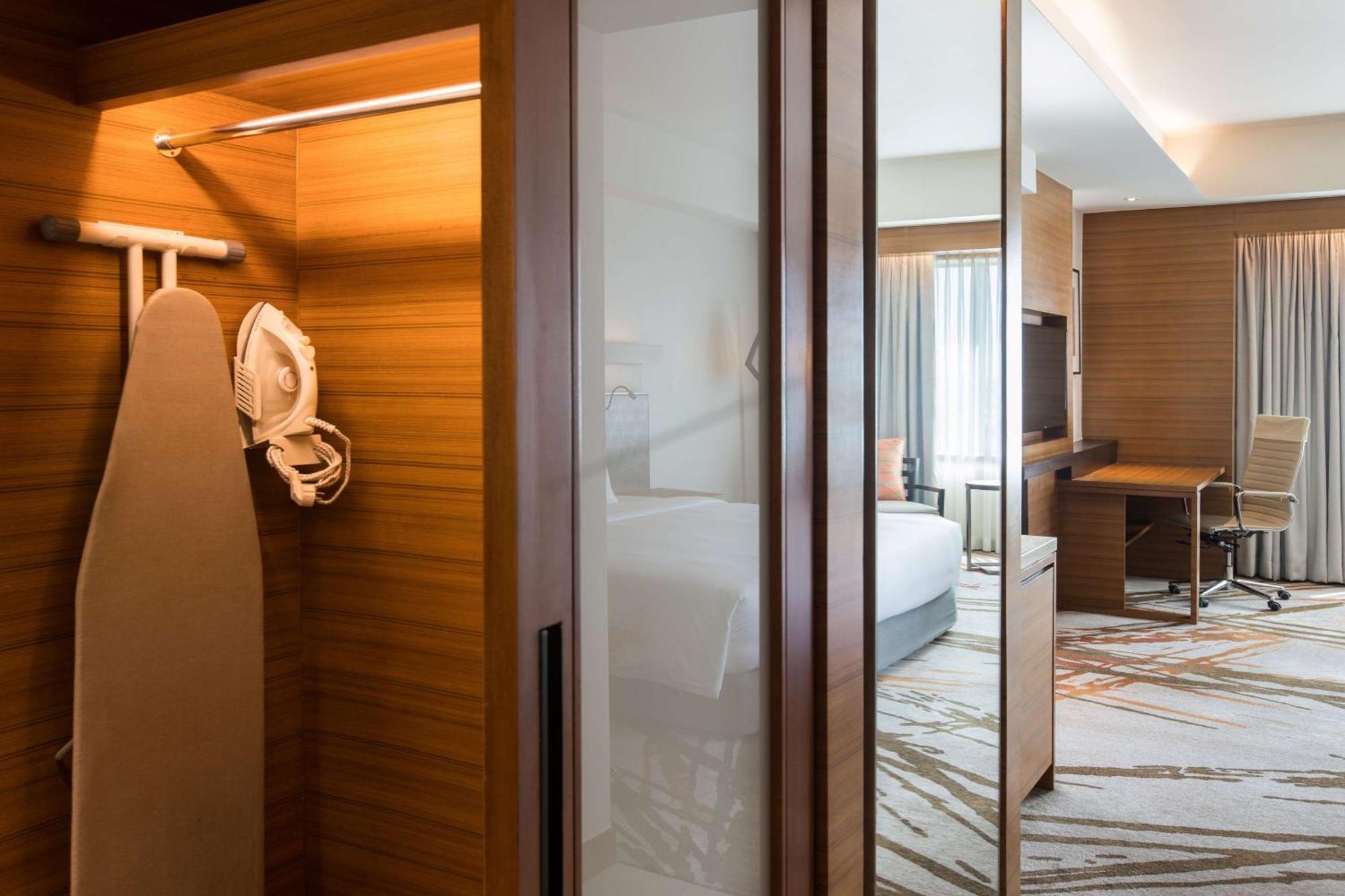 Готель Radisson Blu Cebu Екстер'єр фото A room at the hotel