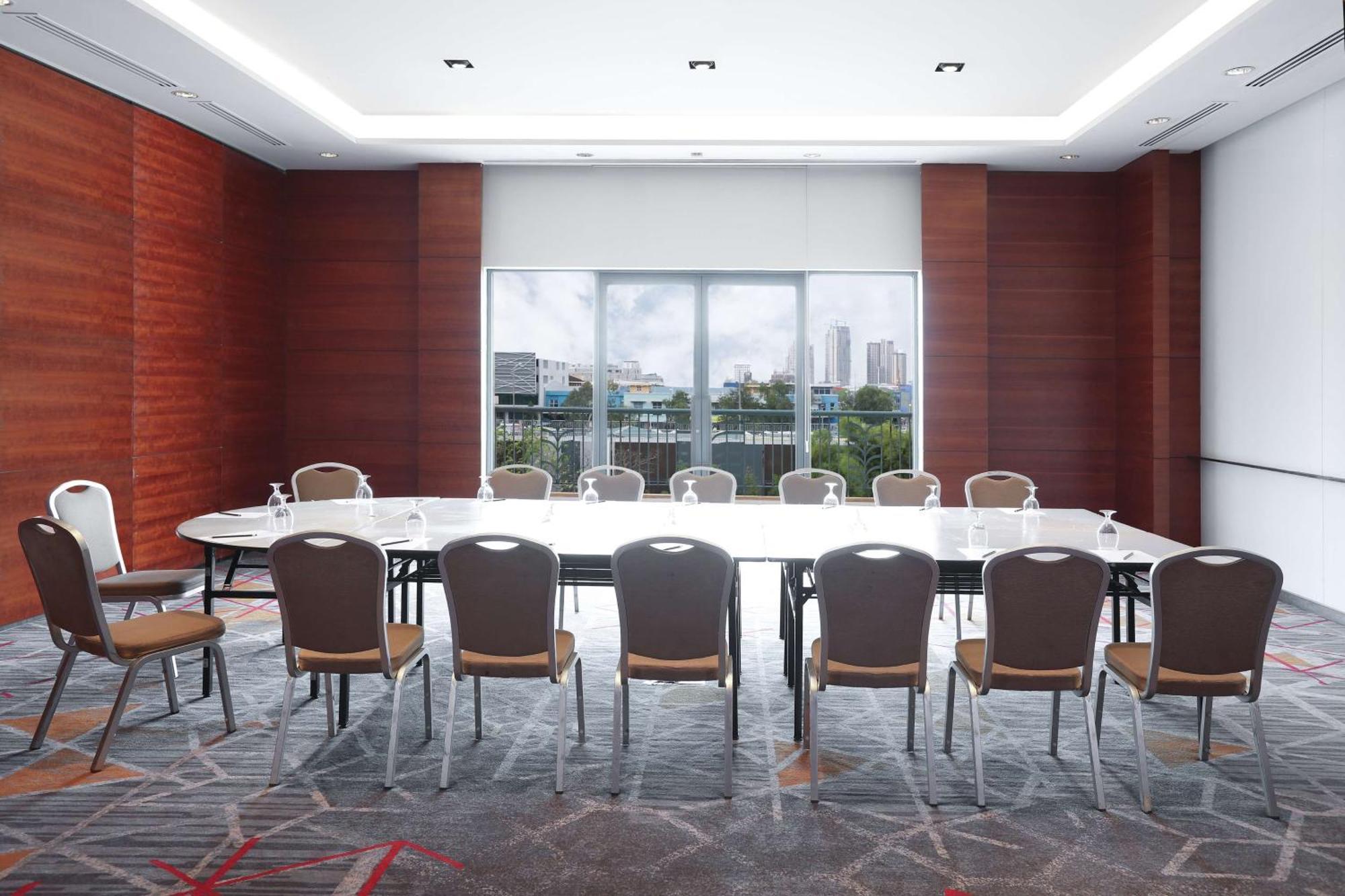 Готель Radisson Blu Cebu Екстер'єр фото Meeting room