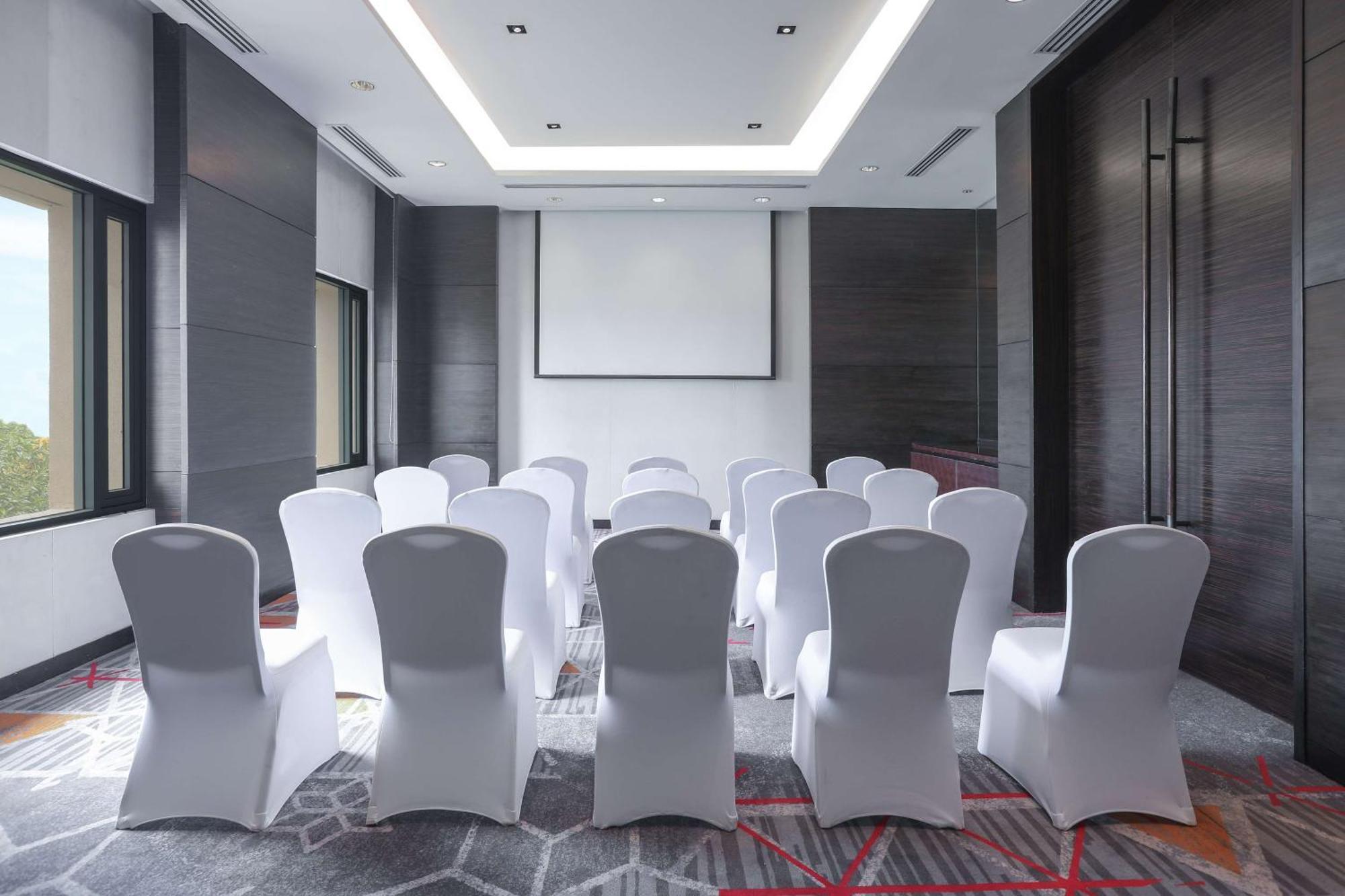 Готель Radisson Blu Cebu Екстер'єр фото Meeting room